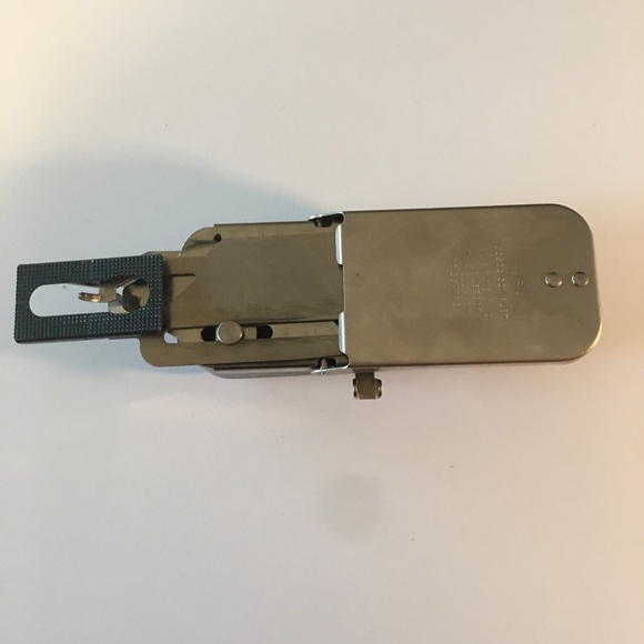 Vintage Singer Buttonholer No. 160506 - Picture 10 of 16